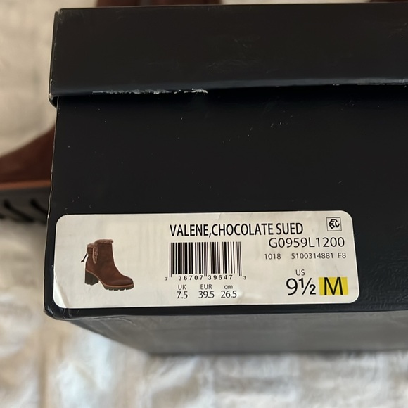 New In Box 9.5 M chocolate Suede Boots Naturalizer - Picture 8 of 9